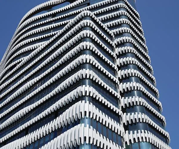 The Zipper Hotel Und Apartments