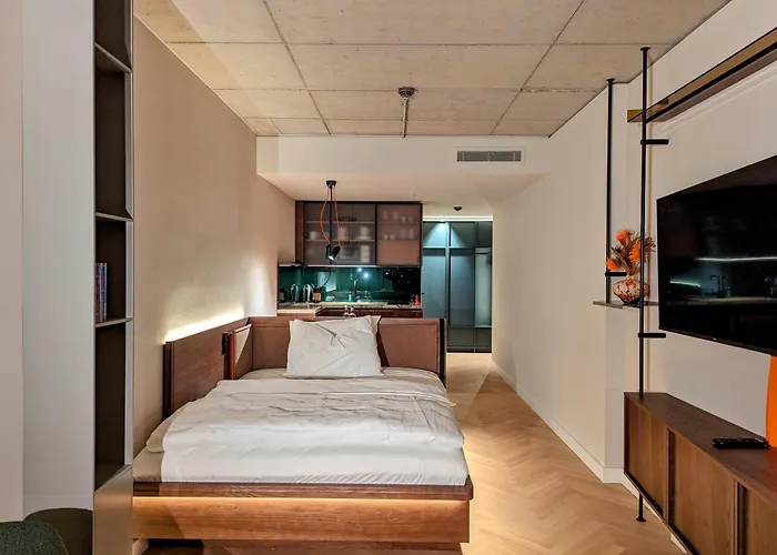 The Zipper Hotel Und Apartments